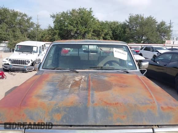 1989 Ford F-150 z VIN 1FTDF15N4KNB64593, wystawiony jako IAAI lot #43416444 z przebiegiem 56 571 mil mil oraz . Historia ofert i sprzedaży dostępna na DreamBid. Obrazek 10.