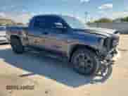 2018 Toyota Tundra SR5 с VIN 5TFRM5F11JX128197, выставлен на аукционе Copart как лот 81984505 с пробегом 168 233 миль миль и Списание • Salvage title. История ставок и продаж доступна на DreamBid. Изображение 4.