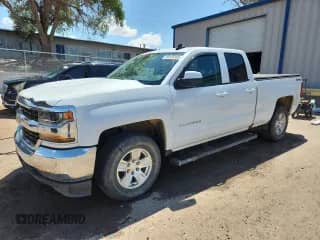 2018 Chevrolet Silverado 1500 LT z VIN 1GCVKREC0JZ305941, wystawiony jako Copart lot #69125165 z przebiegiem 57 183 mil mil oraz Szkoda całkowita • Salvage title. Historia ofert i sprzedaży dostępna na DreamBid. Obrazek 1.