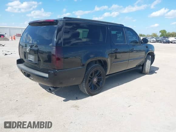 2012 Cadillac Escalade ESV Platinum Edition с VIN 1GYS4KEF0CR135673, выставлен на аукционе IAAI как лот 43285704 с пробегом 196 815 миль миль и . История ставок и продаж доступна на DreamBid. Изображение 4.