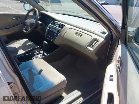 2000 Honda Accord LX z VIN JHMCG5646YC039765, wystawiony jako IAAI lot #42628641 z przebiegiem 144 722 mil mil oraz . Historia ofert i sprzedaży dostępna na DreamBid. Obrazek 5.