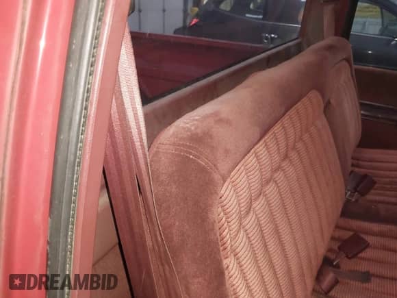 1990 GMC Sierra 1500 z VIN 1GTDK14K7LE522631, wystawiony jako IAAI lot #41424510 z przebiegiem 263 201 mil mil oraz . Historia ofert i sprzedaży dostępna na DreamBid. Obrazek 8.