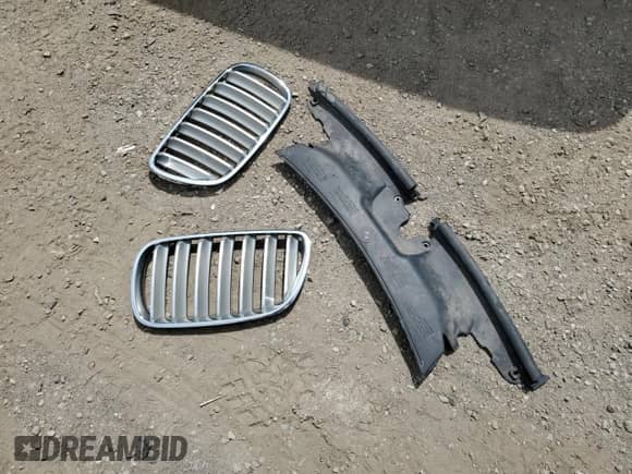 2009 BMW X3 xDrive30i с VIN WBXPC93419WJ31198, выставлен на аукционе Copart как лот 56122965 с пробегом 326 757 миль миль и Чистый • Clean title. История ставок и продаж доступна на DreamBid. Изображение 13.