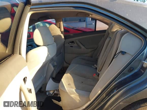 2007 Toyota Camry CE z VIN 4T1BE46K07U061955, wystawiony jako IAAI lot #43475755 z przebiegiem 187 299 mil mil oraz . Historia ofert i sprzedaży dostępna na DreamBid. Obrazek 8.