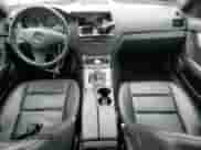 2010 Mercedes-Benz C 300 Sport z VIN WDDGF8BB4AR094008, wystawiony jako Copart lot #70715505 z przebiegiem 233 644 mil mil oraz Czysty tytuł • Clean title. Historia ofert i sprzedaży dostępna na DreamBid. Obrazek 8.