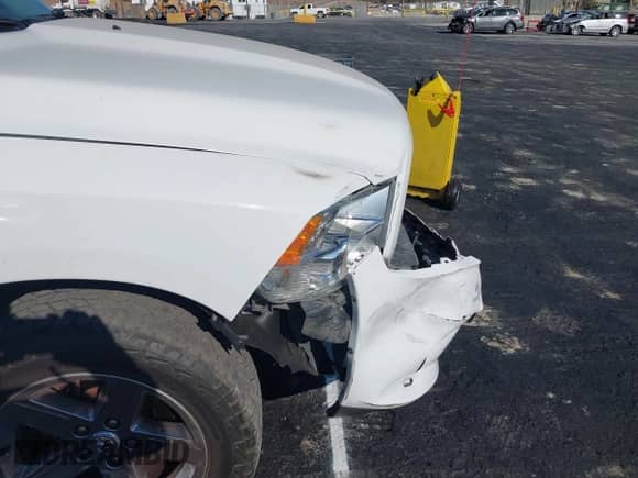 2014 Ram 1500 Express z VIN 1C6RR7KTXES168888, wystawiony jako IAAI lot #43242116 z przebiegiem 174 358 mil mil oraz . Historia ofert i sprzedaży dostępna na DreamBid. Obrazek 17.