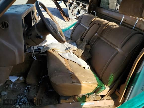 1992 Dodge Dakota S z VIN 1B7GL26X1NS529555, wystawiony jako Copart lot #65251054 z przebiegiem 220 482 mil mil oraz Szkoda całkowita • Salvage title. Historia ofert i sprzedaży dostępna na DreamBid. Obrazek 7.