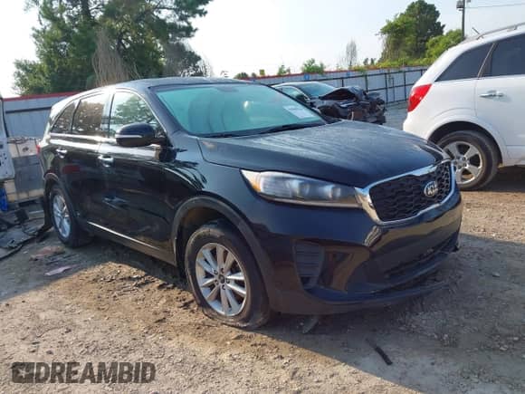 2020 Kia Sorento LX z VIN 5XYPG4A3XLG698769, wystawiony jako IAAI lot #42909530 z przebiegiem 56 128 mil mil oraz . Historia ofert i sprzedaży dostępna na DreamBid. Obrazek 1.