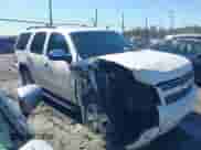 2010 Chevrolet Tahoe LTZ z VIN 1GNUCCE01AR184758, wystawiony jako IAAI lot #41577674 z przebiegiem 245 352 mil mil oraz . Historia ofert i sprzedaży dostępna na DreamBid. Obrazek 13.