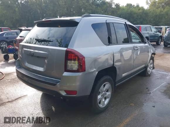 2016 Jeep Compass Latitude with VIN 1C4NJCEA6GD744663, listed as a IAAI auction lot 43238429 with 156,866 mi miles and . Bid and sale history available at DreamBid. Image 4.