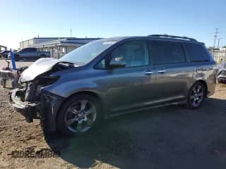 2016 Toyota Sienna SE with VIN 5TDXK3DC5GS722747, listed as a Copart auction lot 84521305 with 216,919 mi miles and Salvage title. Bid and sale history available at DreamBid. Image 1.