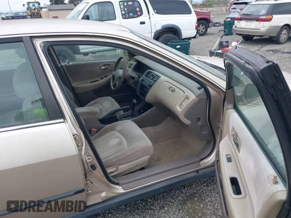 2000 Honda Accord LX z VIN 1HGCG564XYA051304, wystawiony jako IAAI lot #43186943 z przebiegiem Nie podano mil oraz . Historia ofert i sprzedaży dostępna na DreamBid. Obrazek 5.