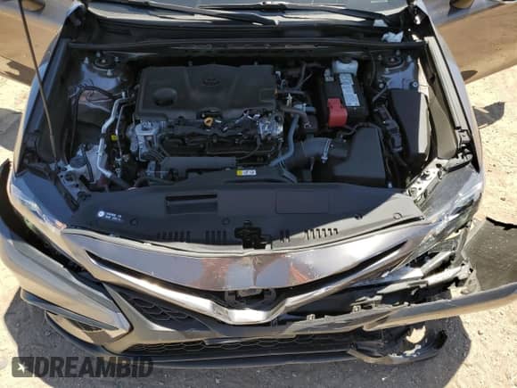 2023 Toyota Camry SE z VIN 4T1G11AK9PU155758, wystawiony jako Copart lot #42059185 z przebiegiem 18 622 mil mil oraz Czysty tytuł • Clean title. Historia ofert i sprzedaży dostępna na DreamBid. Obrazek 12.