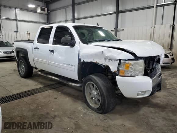 2011 Chevrolet Silverado 1500 LT z VIN 3GCPKSE33BG140114, wystawiony jako Copart lot #71909375 z przebiegiem Nie podano mil oraz Czysty tytuł • Clean title. Historia ofert i sprzedaży dostępna na DreamBid. Obrazek 4.