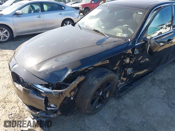 2018 BMW 3 Series 330i xDrive with VIN WBA8D9C52JEM33131, listed as a IAAI auction lot 43046667 with 95,388 mi miles and . Bid and sale history available at DreamBid. Image 6.