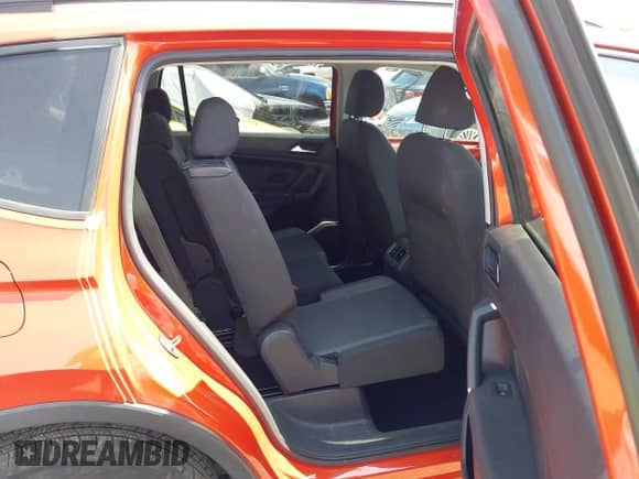 2018 Volkswagen Tiguan S с VIN 3VV1B7AX6JM091357, выставлен на аукционе IAAI как лот 42452269 с пробегом 88 775 миль миль и . История ставок и продаж доступна на DreamBid. Изображение 8.