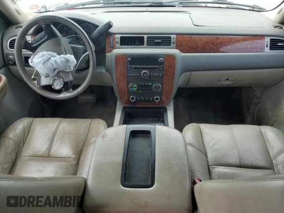2008 Chevrolet Tahoe 3LT z VIN 1GNFC13018R144223, wystawiony jako Copart lot #68213305 z przebiegiem 234 738 mil mil oraz Szkoda całkowita • Salvage title. Historia ofert i sprzedaży dostępna na DreamBid. Obrazek 8.