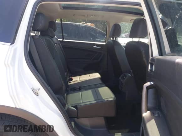 2021 Volkswagen Tiguan SE with VIN 3VV3B7AX3MM135196, listed as a IAAI auction lot 42623615 with 61,600 mi miles and . Bid and sale history available at DreamBid. Image 8.