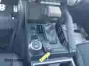 2024 Toyota Tacoma SR5 z VIN 3TMLB5JN9RM057547, wystawiony jako IAAI lot #42865640 z przebiegiem 28 049 mil mil oraz . Historia ofert i sprzedaży dostępna na DreamBid. Obrazek 11.