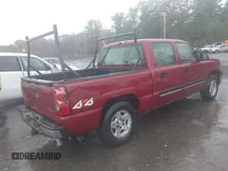 2005 Chevrolet Silverado 1500 Z71 z VIN 2GCEK13T351290354, wystawiony jako IAAI lot #43303758 z przebiegiem 187 051 mil mil oraz . Historia ofert i sprzedaży dostępna na DreamBid. Obrazek 4.