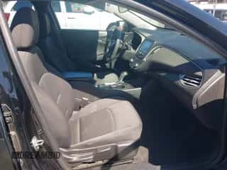 2018 Chevrolet Malibu LS z VIN 1G1ZB5ST7JF107334, wystawiony jako IAAI lot #43283535 z przebiegiem 114 636 mil mil oraz . Historia ofert i sprzedaży dostępna na DreamBid. Obrazek 5.