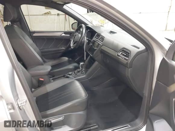 2022 Volkswagen Tiguan SE R-Line Black с VIN 3VV8B7AX8NM044884, выставлен на аукционе IAAI как лот 42331323 с пробегом 45 945 миль миль и . История ставок и продаж доступна на DreamBid. Изображение 5.