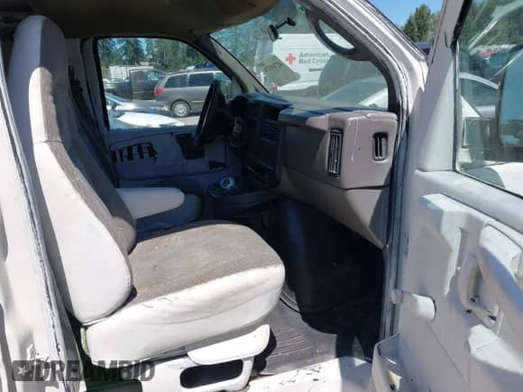 2004 Chevrolet Express Cargo with VIN 1GCFG15X541131474, listed as a IAAI auction lot 42749376 with Not provided miles and . Bid and sale history available at DreamBid. Image 5.