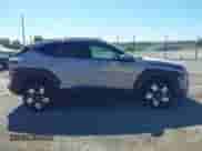 2024 Hyundai Kona SEL z VIN KM8HBCAB7RU061734, wystawiony jako IAAI lot #43091714 z przebiegiem 39 697 mil mil oraz . Historia ofert i sprzedaży dostępna na DreamBid. Obrazek 13.