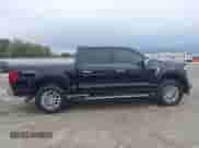 2024 Ford F-150 Lariat z VIN 1FTFW5L52RFA75628, wystawiony jako IAAI lot #43393183 z przebiegiem 15 578 mil mil oraz . Historia ofert i sprzedaży dostępna na DreamBid. Obrazek 13.