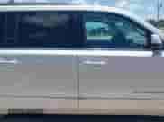 2019 Chevrolet Suburban LT z VIN 1GNSCHKC2KR294660, wystawiony jako IAAI lot #42833974 z przebiegiem 80 662 mil mil oraz . Historia ofert i sprzedaży dostępna na DreamBid. Obrazek 14.