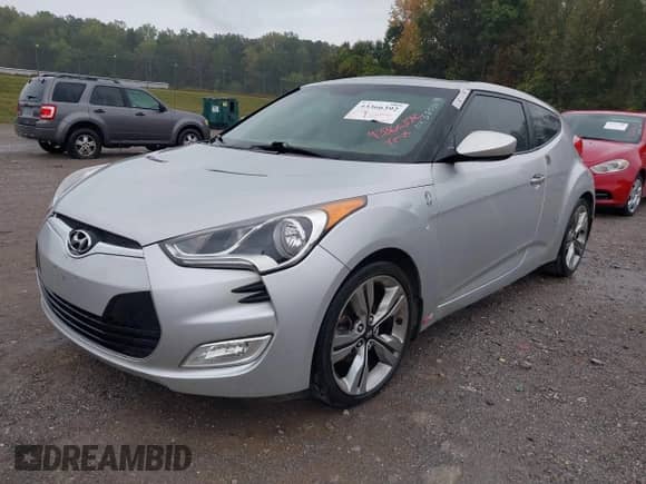 2013 Hyundai Veloster w/Black Int z VIN KMHTC6AD8DU094583, wystawiony jako IAAI lot #43366392 z przebiegiem 135 081 mil mil oraz . Historia ofert i sprzedaży dostępna na DreamBid. Obrazek 2.