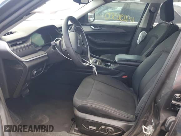 2023 Jeep Grand Cherokee Laredo z VIN 1C4RJHAG9PC621664, wystawiony jako Copart lot #67230305 z przebiegiem 33 975 mil mil oraz Szkoda całkowita • Salvage title. Historia ofert i sprzedaży dostępna na DreamBid. Obrazek 7.