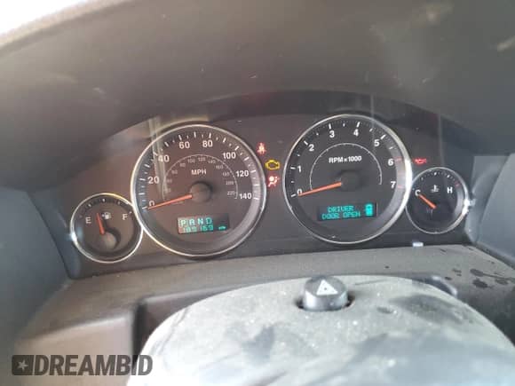 2006 Jeep Commander с VIN 1J8HG48K86C330738, выставлен на аукционе Copart как лот 61492335 с пробегом 189 169 миль миль и Списание • Salvage title. История ставок и продаж доступна на DreamBid. Изображение 9.