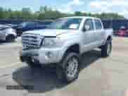 2010 Toyota Tacoma PreRunner z VIN 3TMJU4GN5AM093419, wystawiony jako IAAI lot #42882575 z przebiegiem 227 641 mil mil oraz . Historia ofert i sprzedaży dostępna na DreamBid. Obrazek 17.