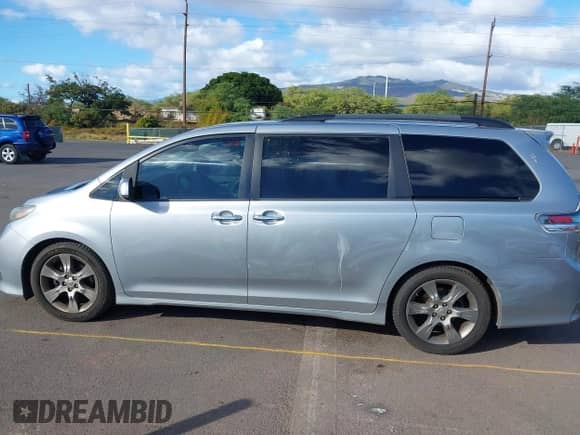 2015 Toyota Sienna SE with VIN 5TDXK3DC1FS541224, listed as a IAAI auction lot 41207154 with 146,788 mi miles and . Bid and sale history available at DreamBid. Image 14.