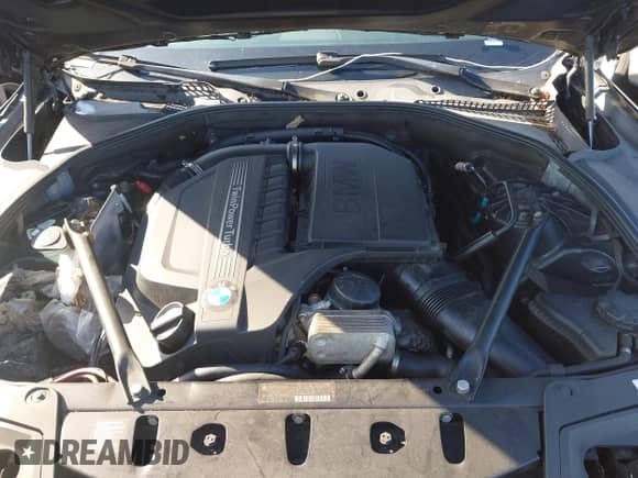 2012 BMW 5 Series 535i z VIN WBAFR7C53CC810142, wystawiony jako IAAI lot #43164533 z przebiegiem Nie podano mil oraz . Historia ofert i sprzedaży dostępna na DreamBid. Obrazek 10.