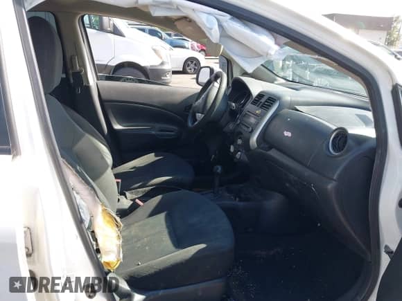 2014 Nissan Note SV z VIN 3N1CE2CP1EL427364, wystawiony jako IAAI lot #42678715 z przebiegiem 106 850 mil mil oraz . Historia ofert i sprzedaży dostępna na DreamBid. Obrazek 5.