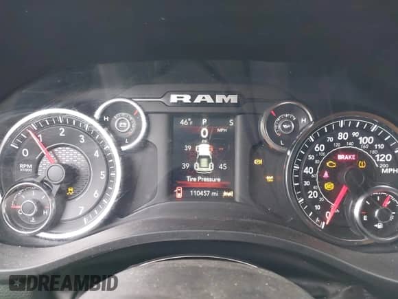 2023 Ram 1500 Tradesman z VIN 1C6RRFCG9PN546423, wystawiony jako IAAI lot #41953444 z przebiegiem 110 457 mil mil oraz . Historia ofert i sprzedaży dostępna na DreamBid. Obrazek 7.