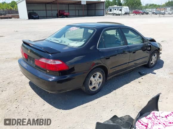 2000 Honda Accord EX с VIN JHMCG6676YC033030, выставлен на аукционе IAAI как лот 42746527 с пробегом 229 972 миль миль и . История ставок и продаж доступна на DreamBid. Изображение 4.