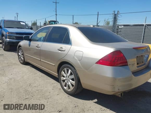 2006 Honda Accord EX-L z VIN 1HGCM665X6A074005, wystawiony jako IAAI lot #43151699 z przebiegiem 211 933 mil mil oraz . Historia ofert i sprzedaży dostępna na DreamBid. Obrazek 3.