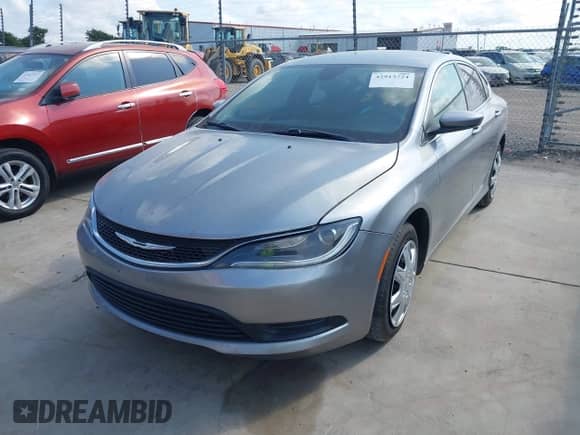 2015 Chrysler 200 LX z VIN 1C3CCCFB2FN702657, wystawiony jako IAAI lot #42913724 z przebiegiem 159 976 mil mil oraz . Historia ofert i sprzedaży dostępna na DreamBid. Obrazek 2.