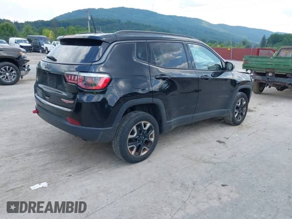 2018 Jeep Compass Trailhawk z VIN 3C4NJDDB1JT451464, wystawiony jako IAAI lot #42674943 z przebiegiem 114 704 mil mil oraz . Historia ofert i sprzedaży dostępna na DreamBid. Obrazek 4.