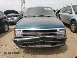 1997 Chevrolet Blazer LS z VIN 1GNDT13W9V2260978, wystawiony jako Copart lot #55020274 z przebiegiem 125 005 mil mil oraz Szkoda całkowita • Salvage title. Historia ofert i sprzedaży dostępna na DreamBid. Obrazek 5.