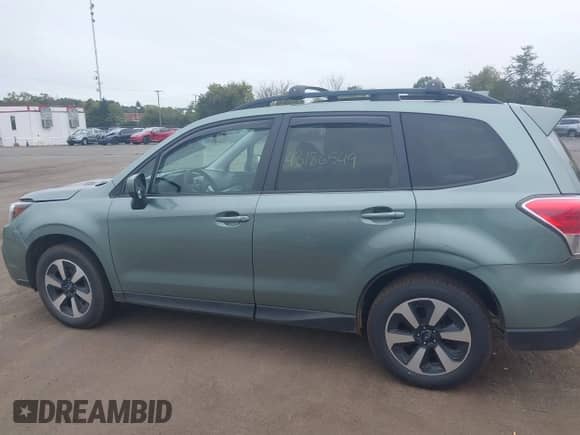 2018 Subaru Forester Premium z VIN JF2SJAEC2JH586302, wystawiony jako IAAI lot #43186549 z przebiegiem 122 233 mil mil oraz . Historia ofert i sprzedaży dostępna na DreamBid. Obrazek 14.