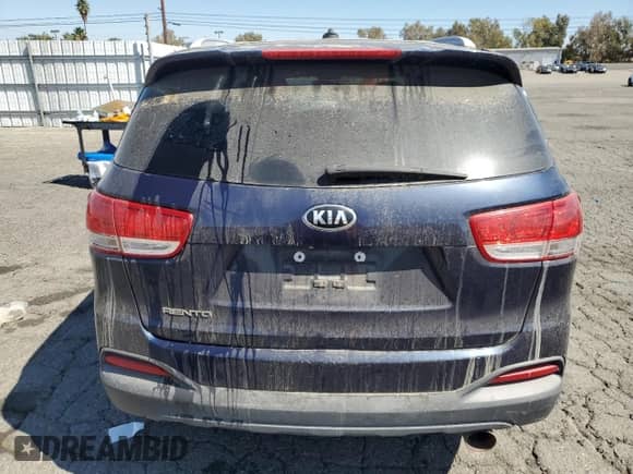 2018 Kia Sorento LX z VIN 5XYPG4A57JG352256, wystawiony jako Copart lot #84993075 z przebiegiem 94 665 mil mil oraz Czysty tytuł • Clean title. Historia ofert i sprzedaży dostępna na DreamBid. Obrazek 6.