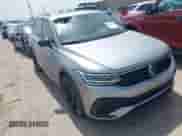 2023 Volkswagen Tiguan SE R-Line Black с VIN 3VVCB7AX4PM010437, выставлен на аукционе IAAI как лот 42584010 с пробегом 49 762 миль миль и . История ставок и продаж доступна на DreamBid. Изображение 1.