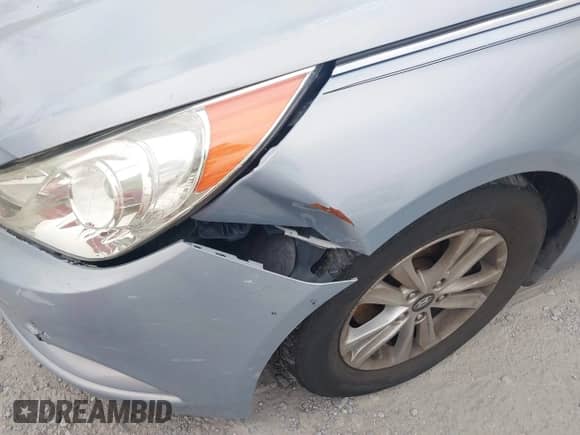 2012 Hyundai Sonata GLS z VIN 5NPEB4AC2CH450899, wystawiony jako IAAI lot #43392858 z przebiegiem 185 256 mil mil oraz . Historia ofert i sprzedaży dostępna na DreamBid. Obrazek 6.