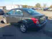 2016 Chevrolet Sonic LT z VIN 1G1JC5SB2G4103178, wystawiony jako IAAI lot #41524263 z przebiegiem 135 077 mil mil oraz . Historia ofert i sprzedaży dostępna na DreamBid. Obrazek 3.