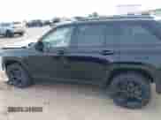 2022 Jeep Grand Cherokee Laredo z VIN 1C4RJHAG9N8582753, wystawiony jako IAAI lot #42535158 z przebiegiem 30 997 mil mil oraz . Historia ofert i sprzedaży dostępna na DreamBid. Obrazek 14.