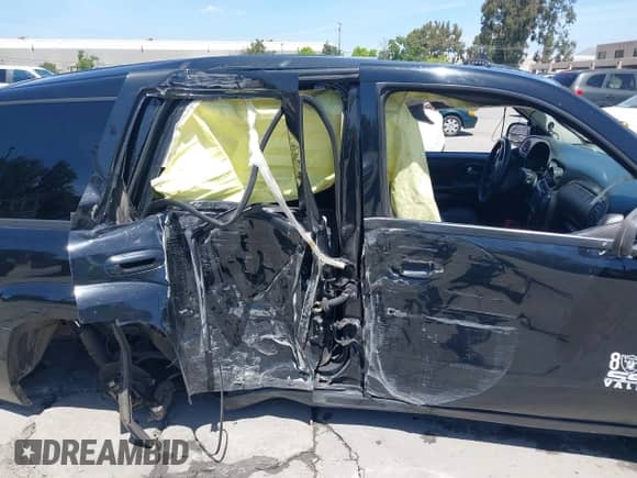 2007 Chevrolet TrailBlazer SS z VIN 1GNES13H772188044, wystawiony jako IAAI lot #42279011 z przebiegiem Nie podano mil oraz . Historia ofert i sprzedaży dostępna na DreamBid. Obrazek 6.